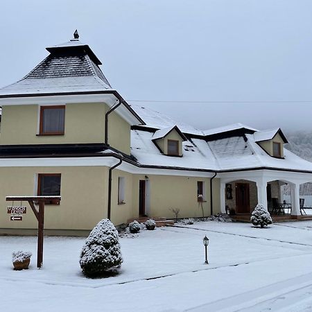 Penzion U Dvoch Levov Árvaváralja Kültér fotó