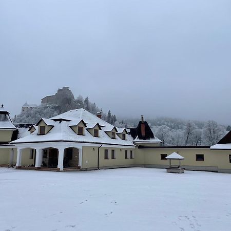 Penzion U Dvoch Levov Árvaváralja Kültér fotó