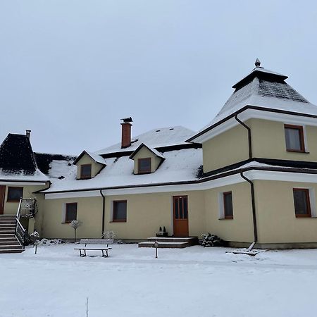 Penzion U Dvoch Levov Árvaváralja Kültér fotó