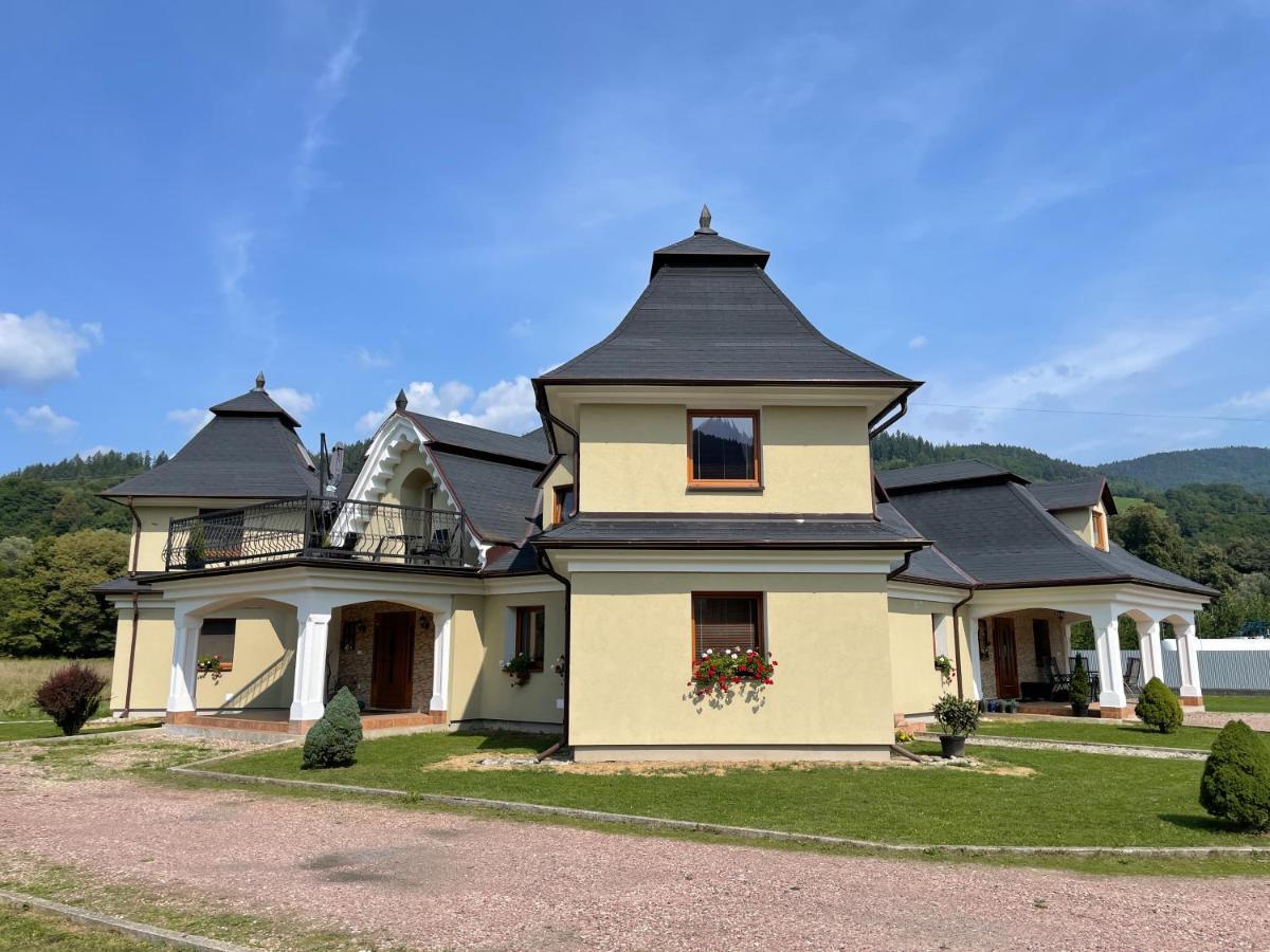 Penzion U Dvoch Levov Árvaváralja Kültér fotó