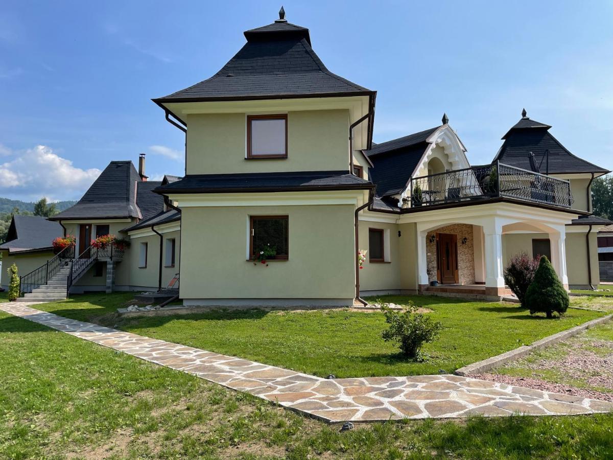 Penzion U Dvoch Levov Árvaváralja Kültér fotó