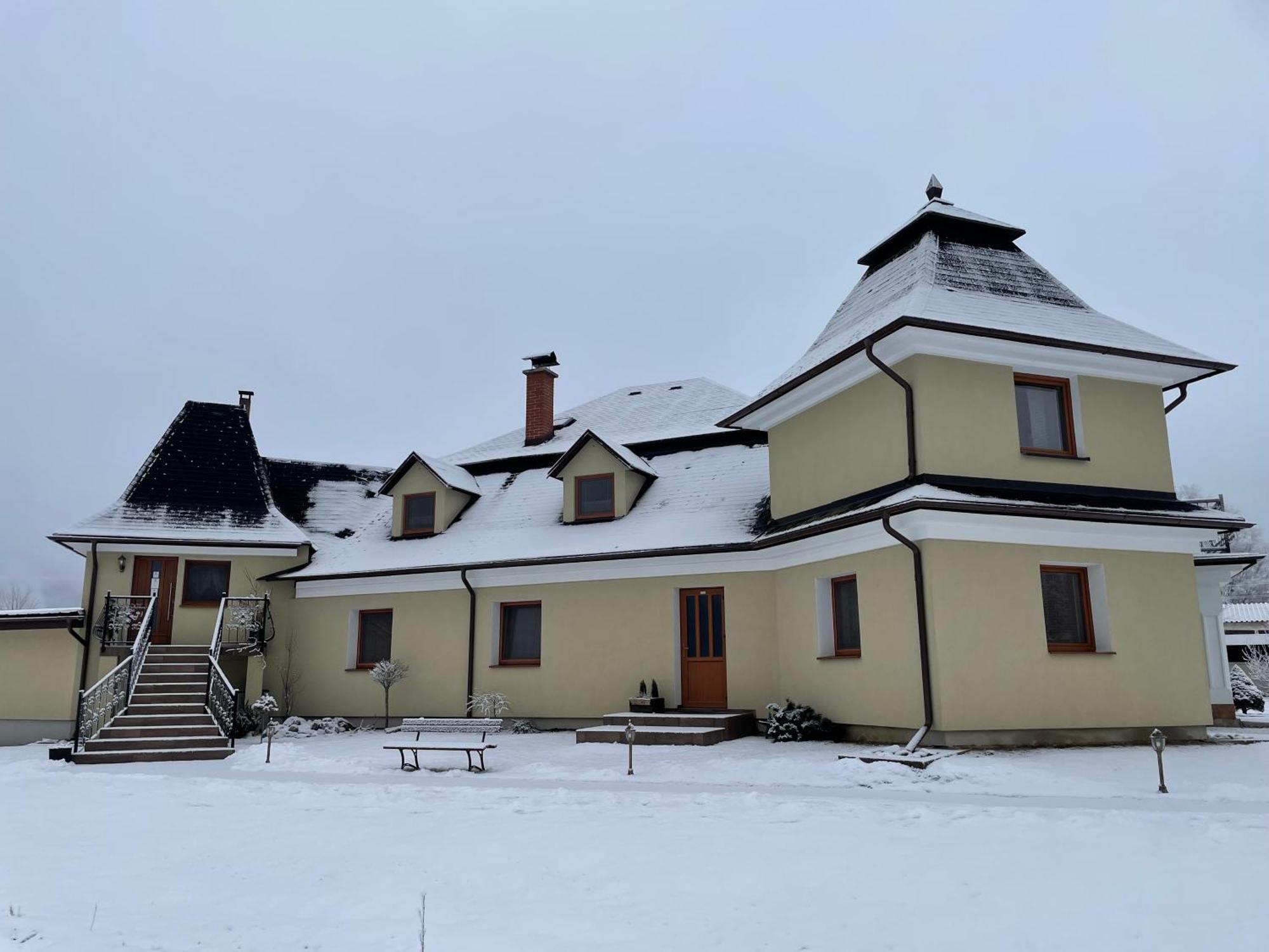 Penzion U Dvoch Levov Árvaváralja Kültér fotó