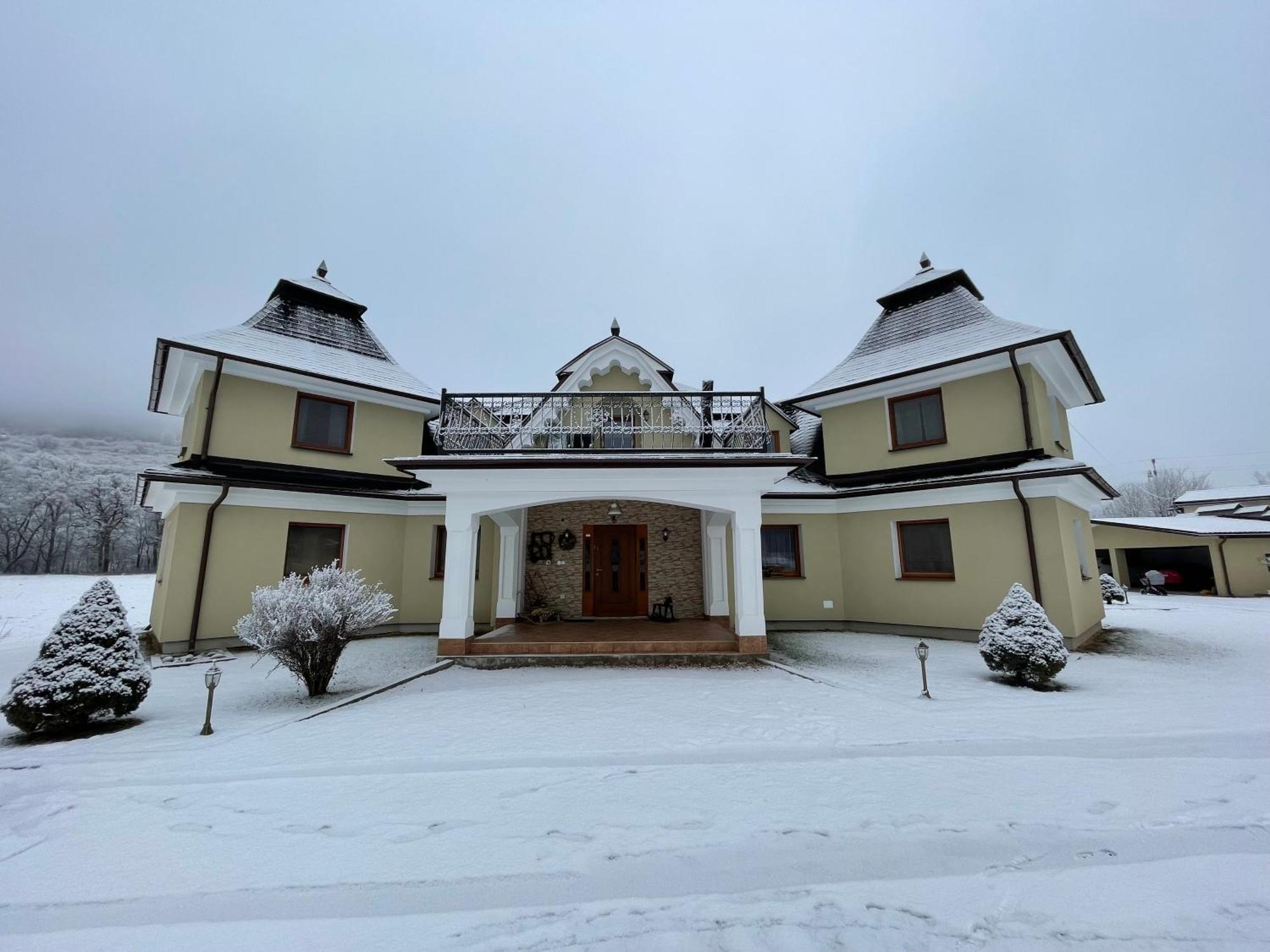 Penzion U Dvoch Levov Árvaváralja Kültér fotó